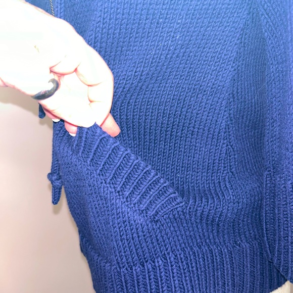 Gap Small 3/4 sleeve, navy sweater with a zipper and drawstring. - Picture 6 of 12